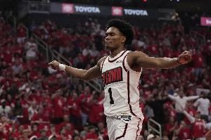 阿门：我三分信心提升了 虽然没有库里射程但也能多出手了