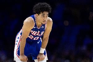 我成空气了！麦凯恩没有出手所有个人数值皆为0 赛季至今未得分图片