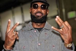 传奇继续!征战23个赛季历史首人 詹姆斯更新社媒晒照:♾️👑